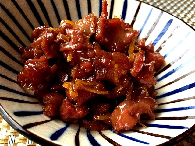 砂肝の銀皮の佃煮 Tsukudani -the outside skin (fasciae) of the gizzard boiled down in soy sauce and mirin with ginger
