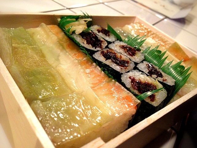 今日の昼メシ「干瓢巻、鯛と海老の押し寿司」