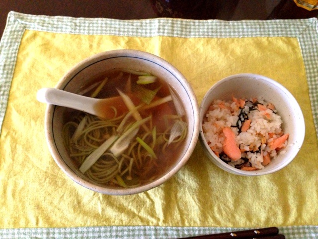 鍋残りスープで作ったお蕎麦と鮭ご飯
