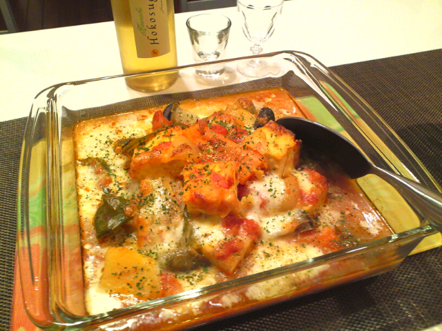 チキンのハーブ トマト煮込みのソースで厚揚げとモッツァレラチーズのオーブン焼き