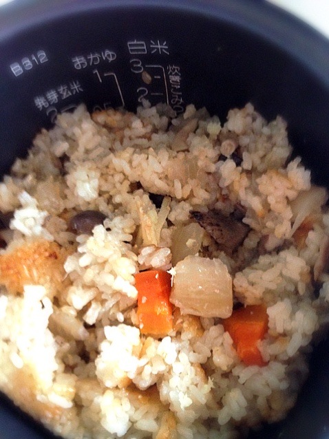 煮物が炊き込みご飯に♪( ´θ｀)ノ＆玄米ごはんで‼（エノキ氷入り）~☆