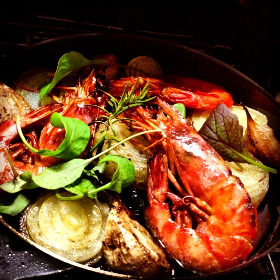 新玉葱と刺身の残り赤海老のアヒージョ シカさんレシピで Onion and prawn ajillo by shikano's recipe