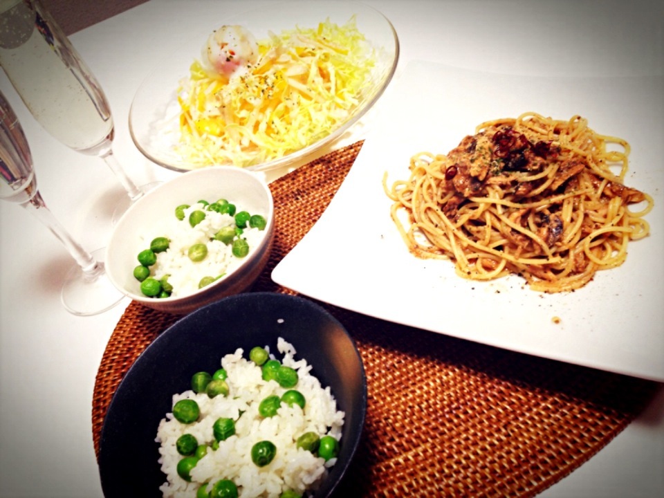 豆ごはん、サラダ、鰯とトマトのスパゲティ