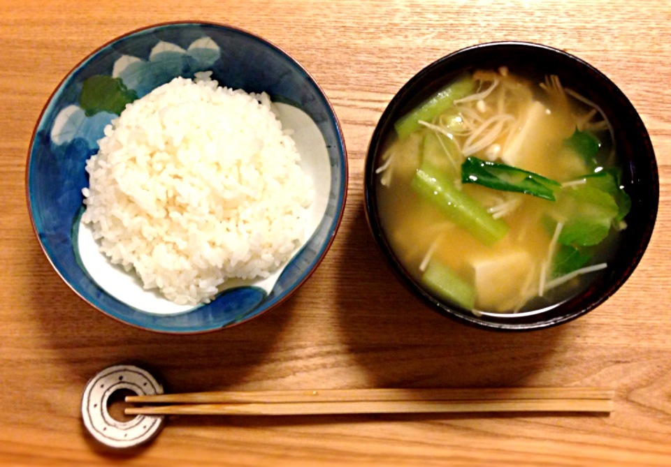 小松菜エノキ豆腐の味噌汁 御飯 Mottainaiリメイクレシピコンテスト ヤマサ 鮮度の一滴