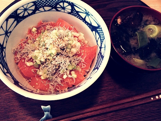 サーモン丼