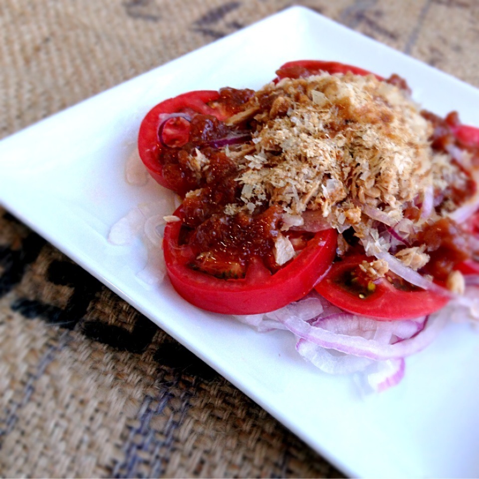 Sliced Tomato and Onion with Soy Sauce, Sesame Oil and Umeboshi Dressing トマトとオニオンのうめぼしドレッシング