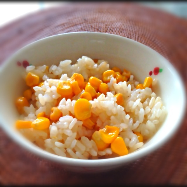 芯も使うよ❗トウモロコシの炊き込みご飯