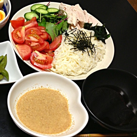 胡麻だれでサラダ素麺