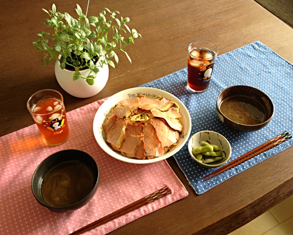 つけ麺チャーシュー、枝豆の塩茹で