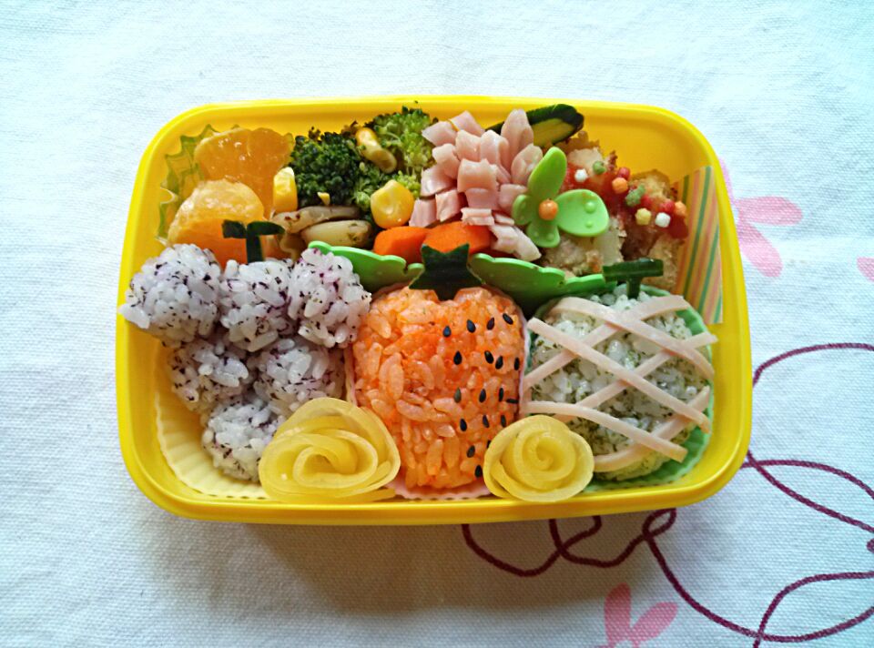 フルーツおにぎり弁当 ／ カワイイ♪BENTO世界グランプリ2013【ヤマサ