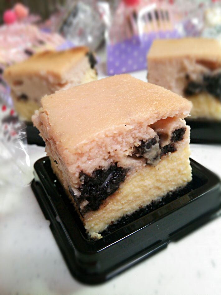 オレオinチーズケーキ★～苺とプレーンの二層仕立て～
