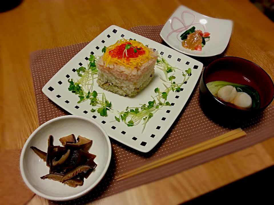 おひなさまお祝い膳♪菱餅型ちらし寿司☆ﾎﾀﾃのお吸い物☆カニカマぬた漬け☆椎茸と昆布煮