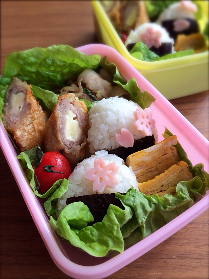 桜のおにぎり弁当