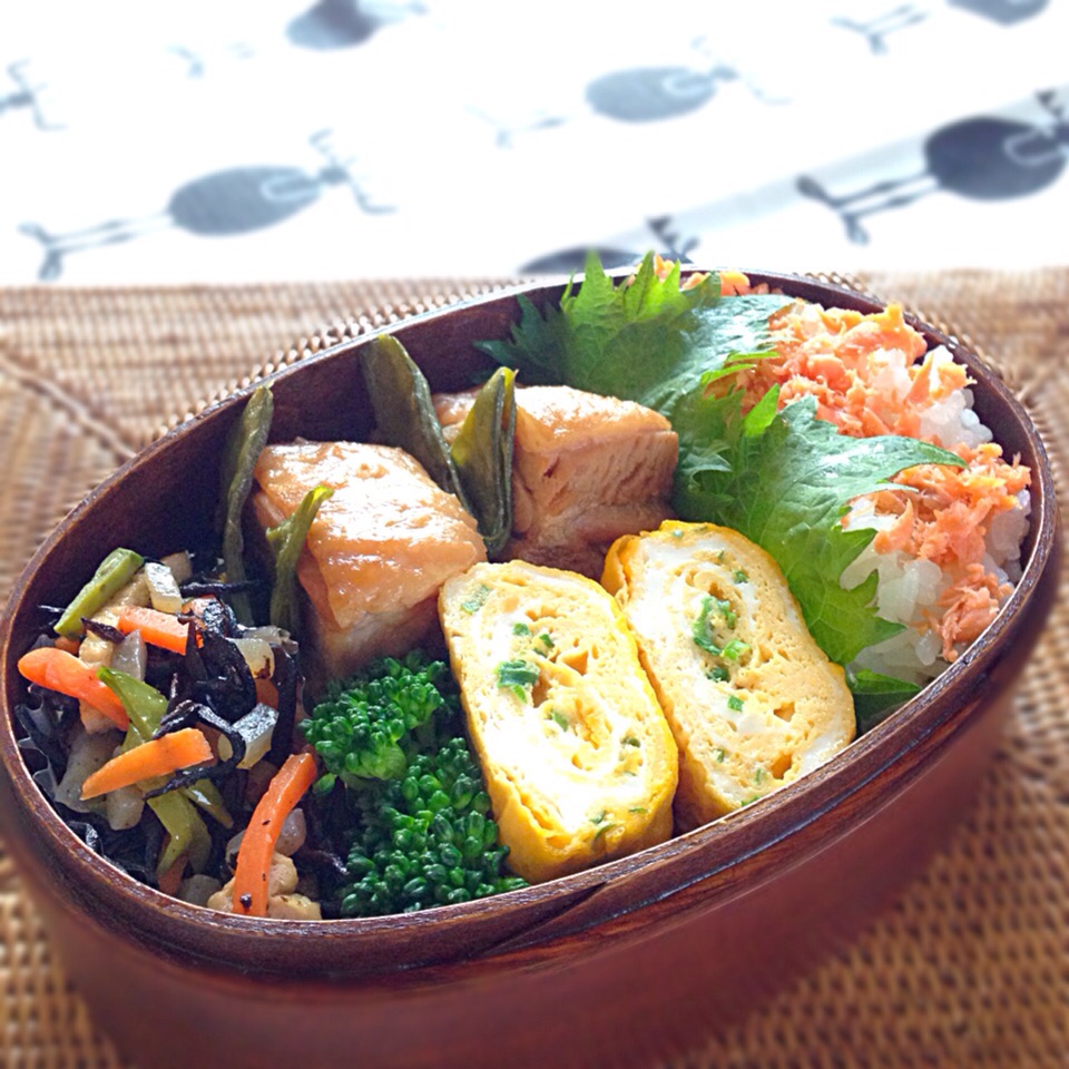 鶏の醤油煮込み弁とー♪