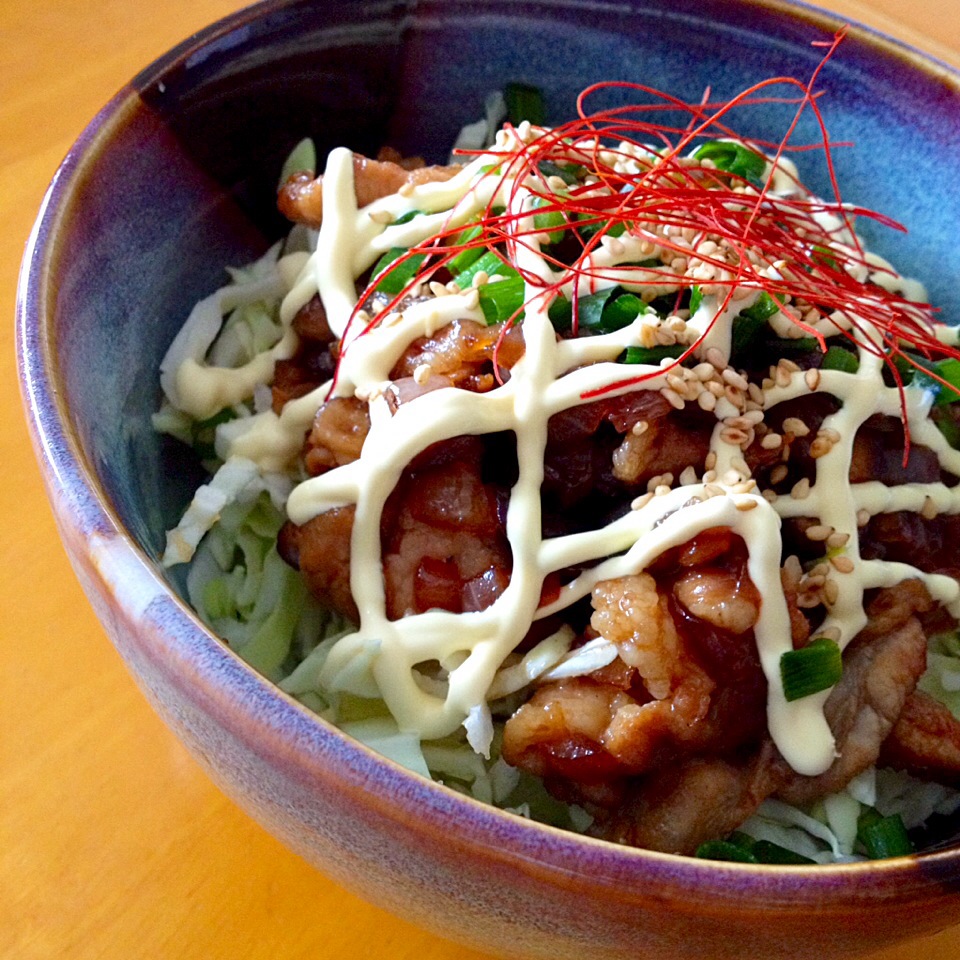 キャベツのっけ甘辛豚丼