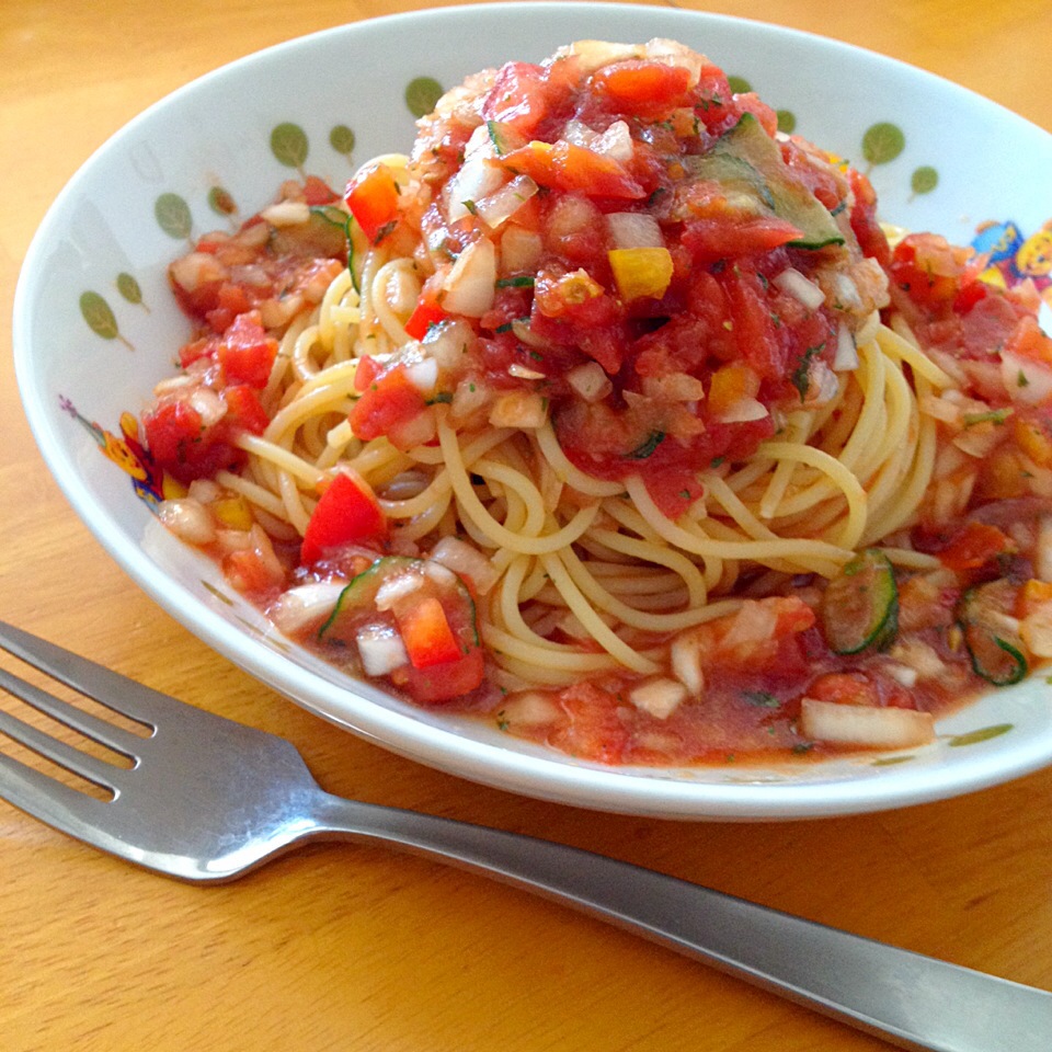 トマトとキュウリの冷製スパゲティ