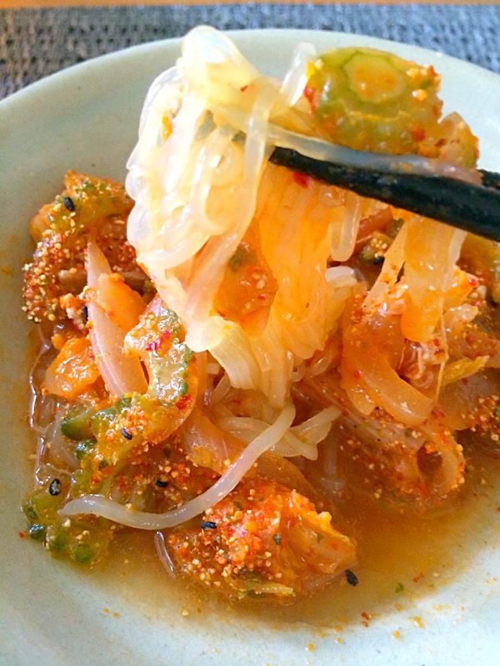 蒟蒻麺+ゴーヤ入り豚キムチの辛(から)冷たい麺