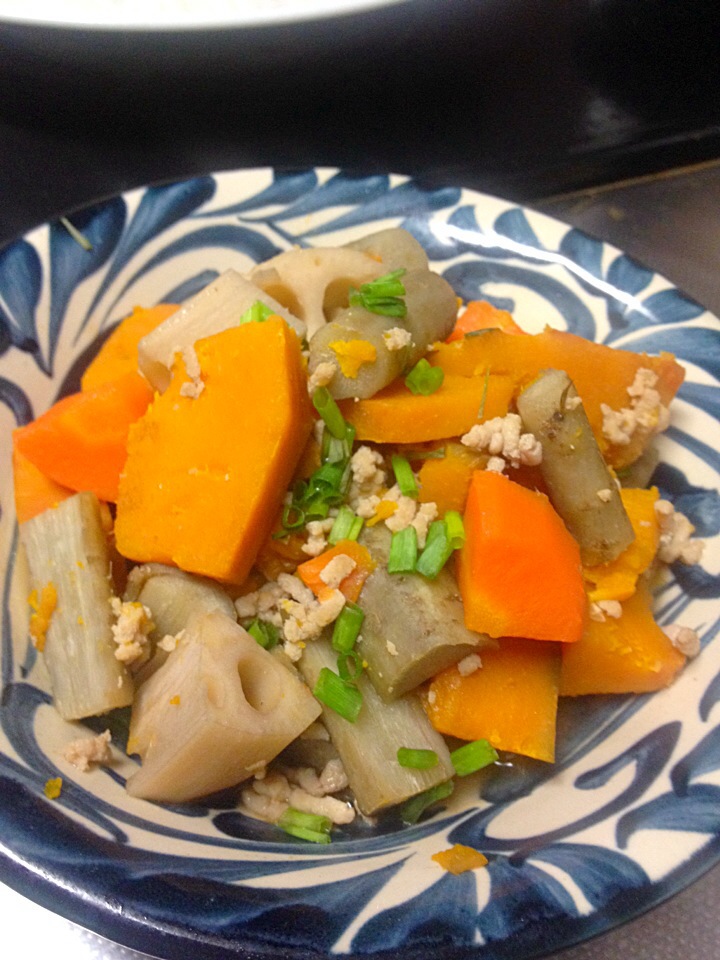 野菜と鶏そぼろの煮物