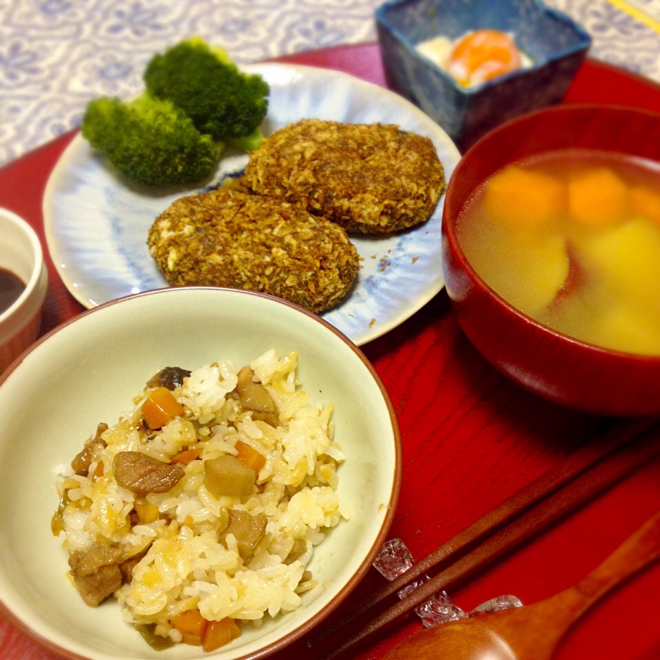 福岡県郷土料理かしわ飯、かぼちゃの焼きコロッケ、根菜汁、温泉卵