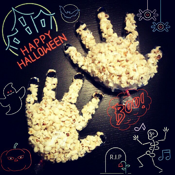 Spooky hands for monsters~~~~~(m´□`)m 
HAPPY HALLOWEEN!!!
