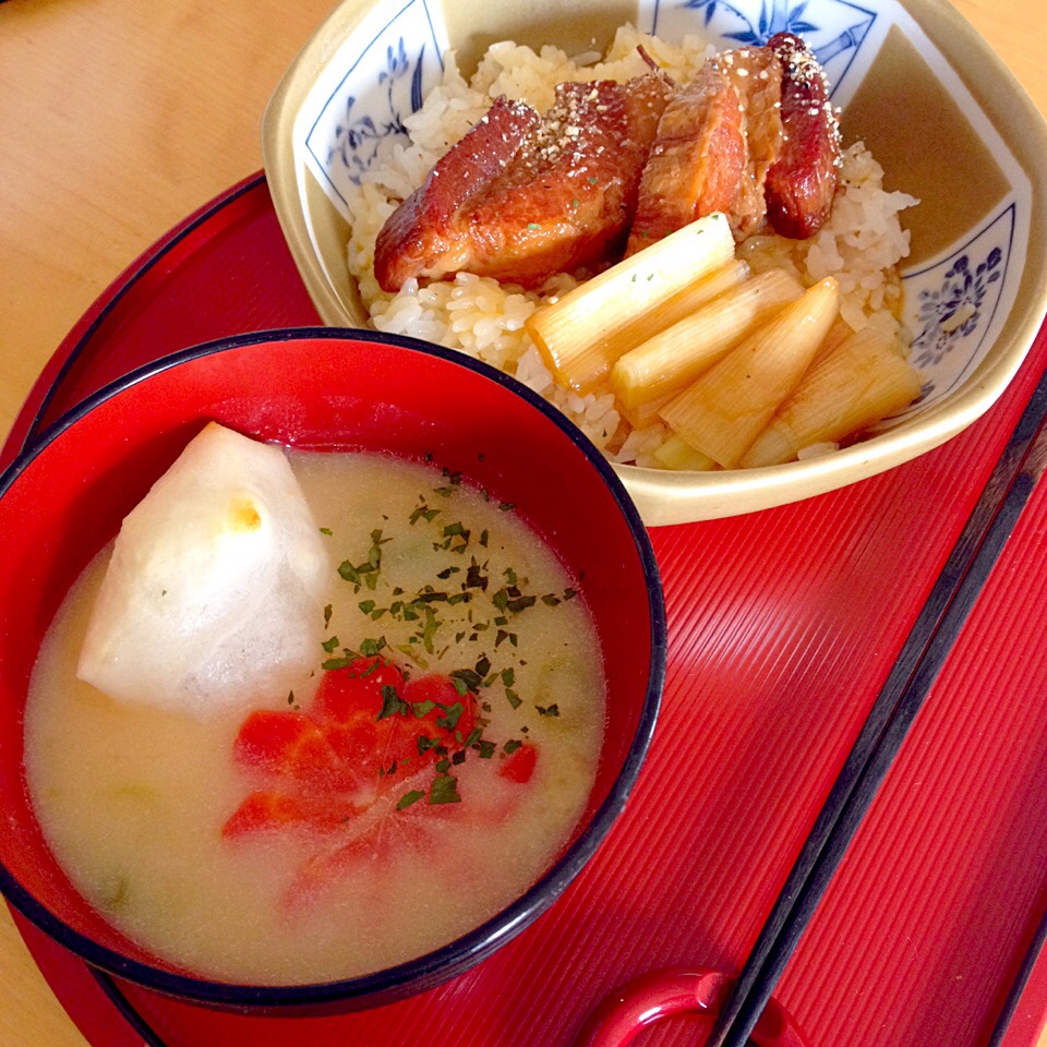 お雑煮と角煮丼