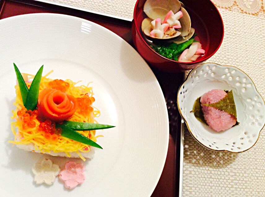 雛祭りメニュー♪ちらし寿司、蛤のお吸い物、桜餅。