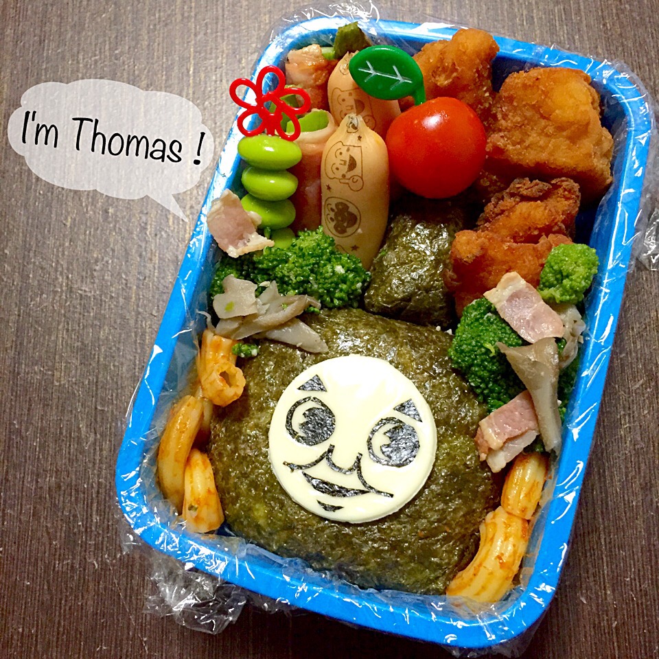 トーマスおにぎりお弁当(´ ω。 `)