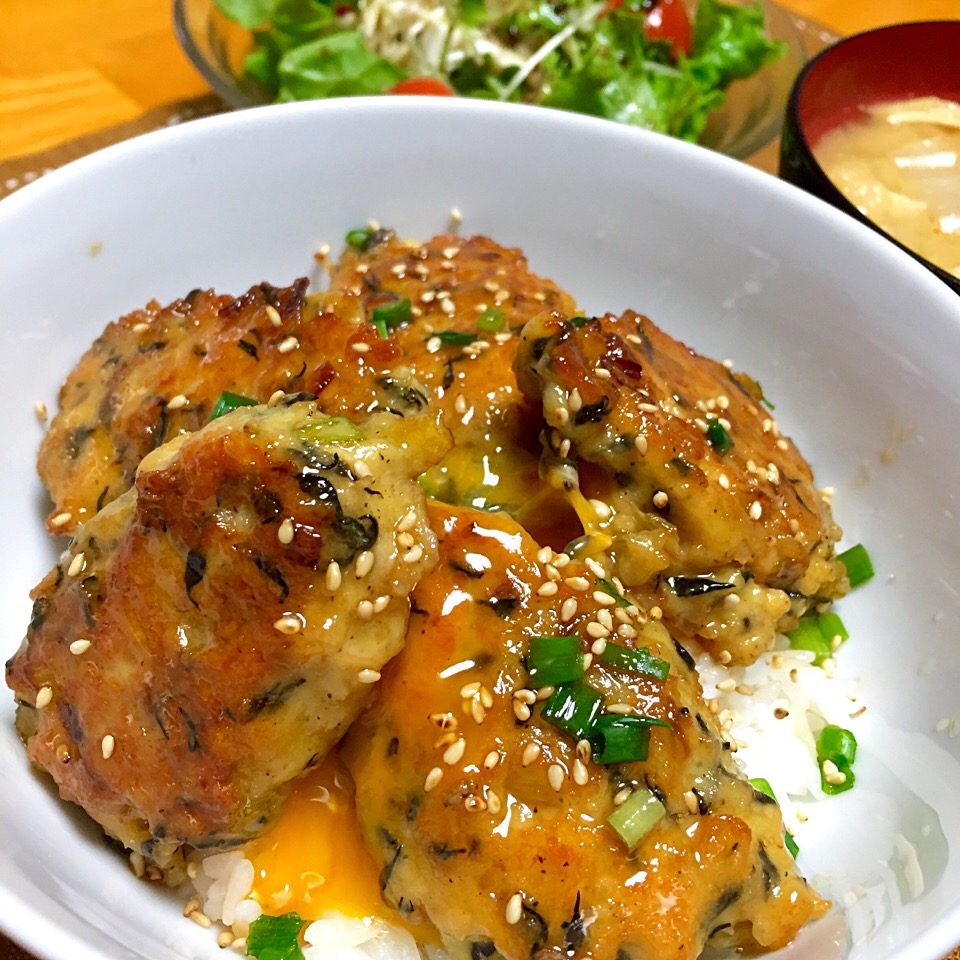 ひじき入りふんわりもっちり鶏つくね丼