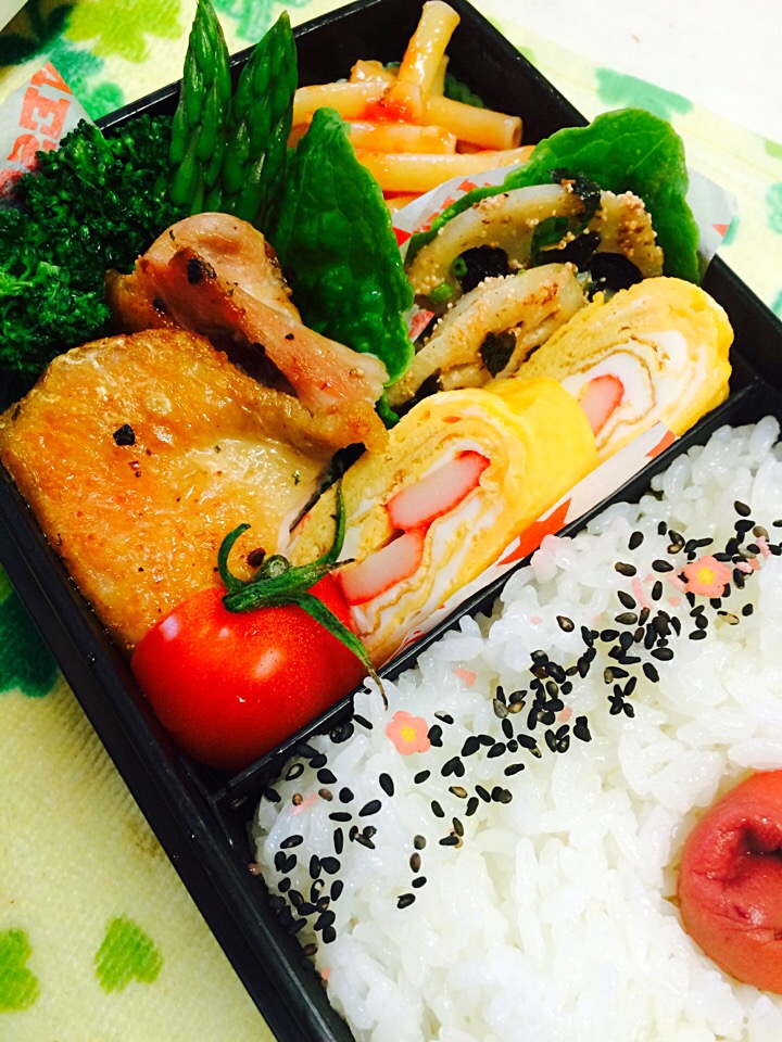 父さんの夜勤弁当〜♪