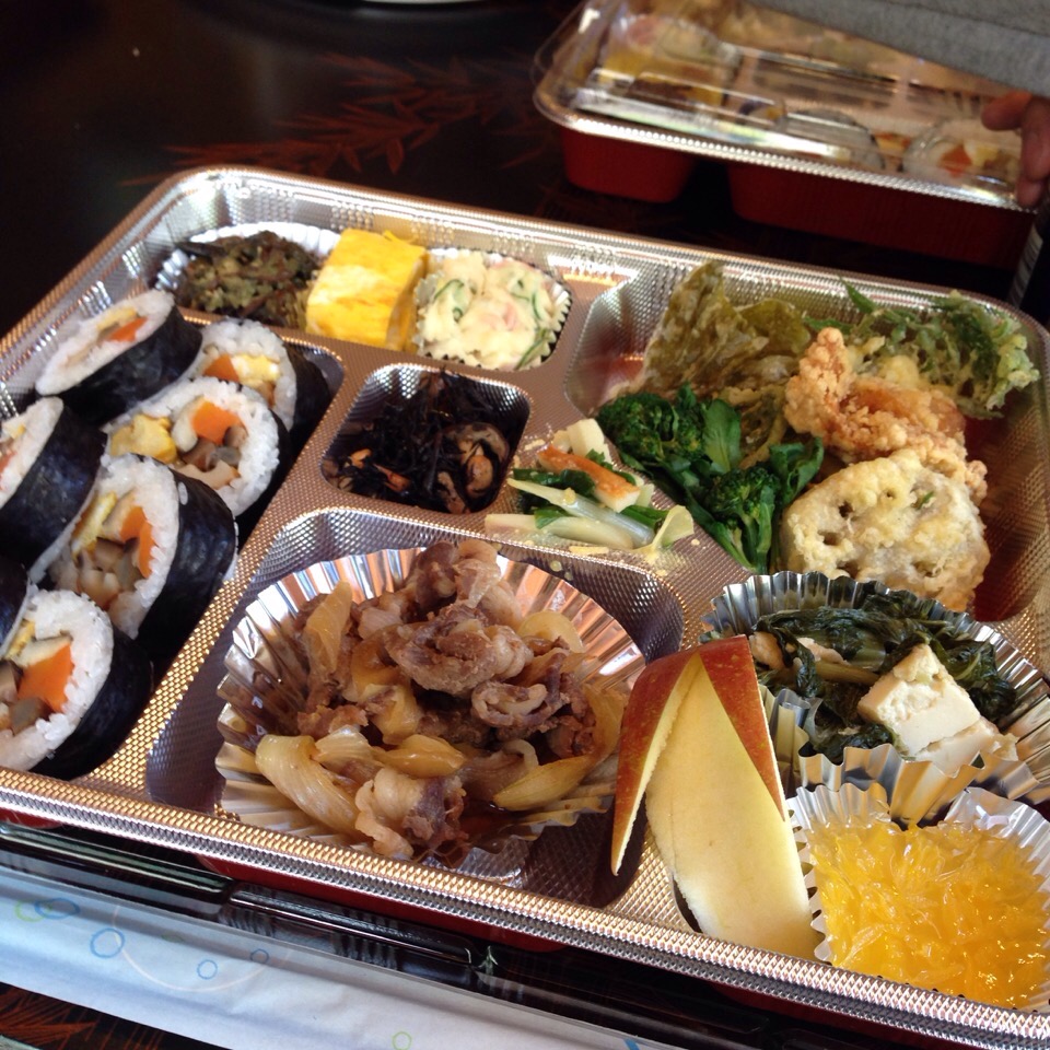 ホッとするお花見弁当