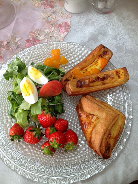 デニッシュを作って朝ご飯、お花見しながら食べたいな