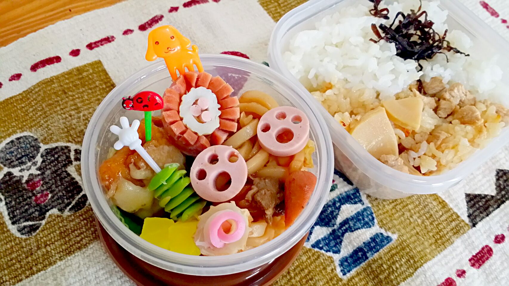 ☆☆筍ご飯弁当☆☆若鶏南蛮漬け、焼きうどん、ｳｲﾝﾅｰ、子供の好きなものばかり、つめつめ。