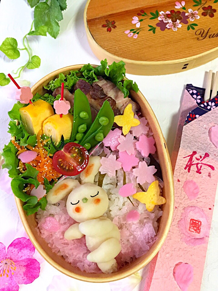 ゆっぴーのお花見弁当『桜の絨毯でお昼寝ウサちゃん