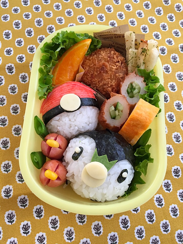 今日は歓迎遠足٩(ˊᗜˋ*)و  ポッチャマ＆モンスターボールのおにぎり弁当♪