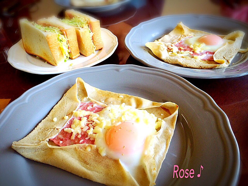 お昼に娘の大好き蕎麦粉のガレットと沼サン♪