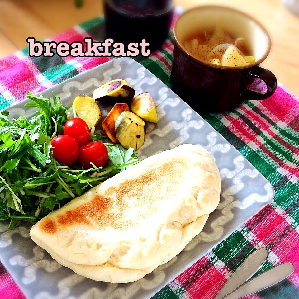 HBでナン生地作って中に残り物のミートソースとチーズを入れて焼きました