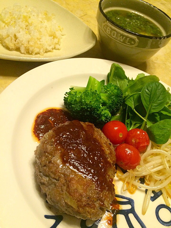 赤ワインで蒸し焼きハンバーグ