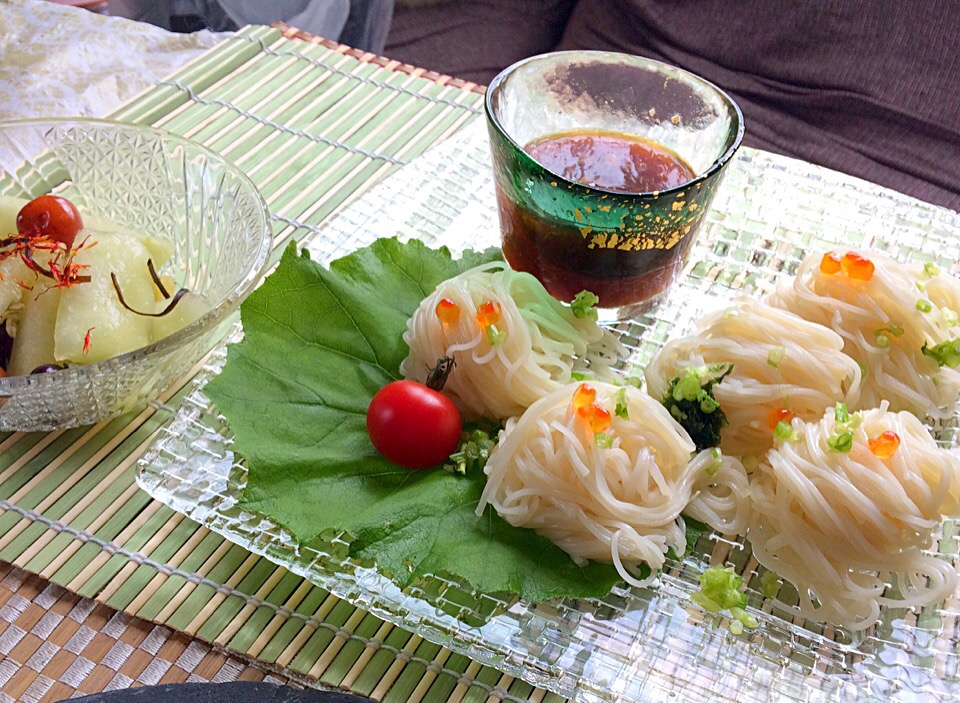 hisoka7さんの料理 重曹×素麺=ツルツルモチモチ 刺身用梅醤油で頂きました。