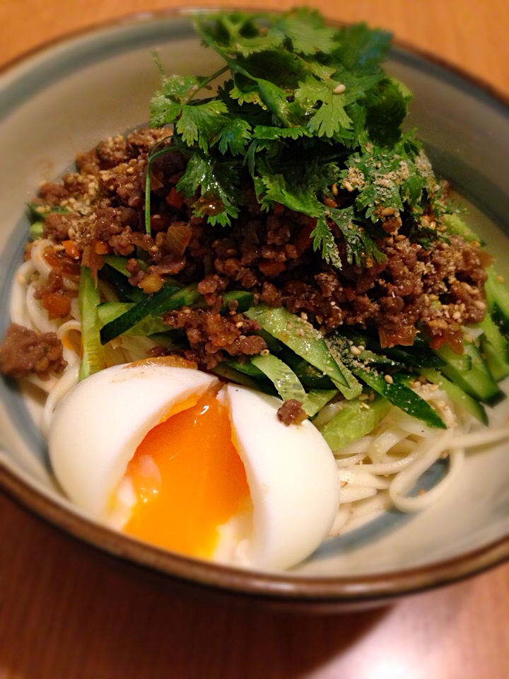 エスニック風に仕上げた肉味噌で♡