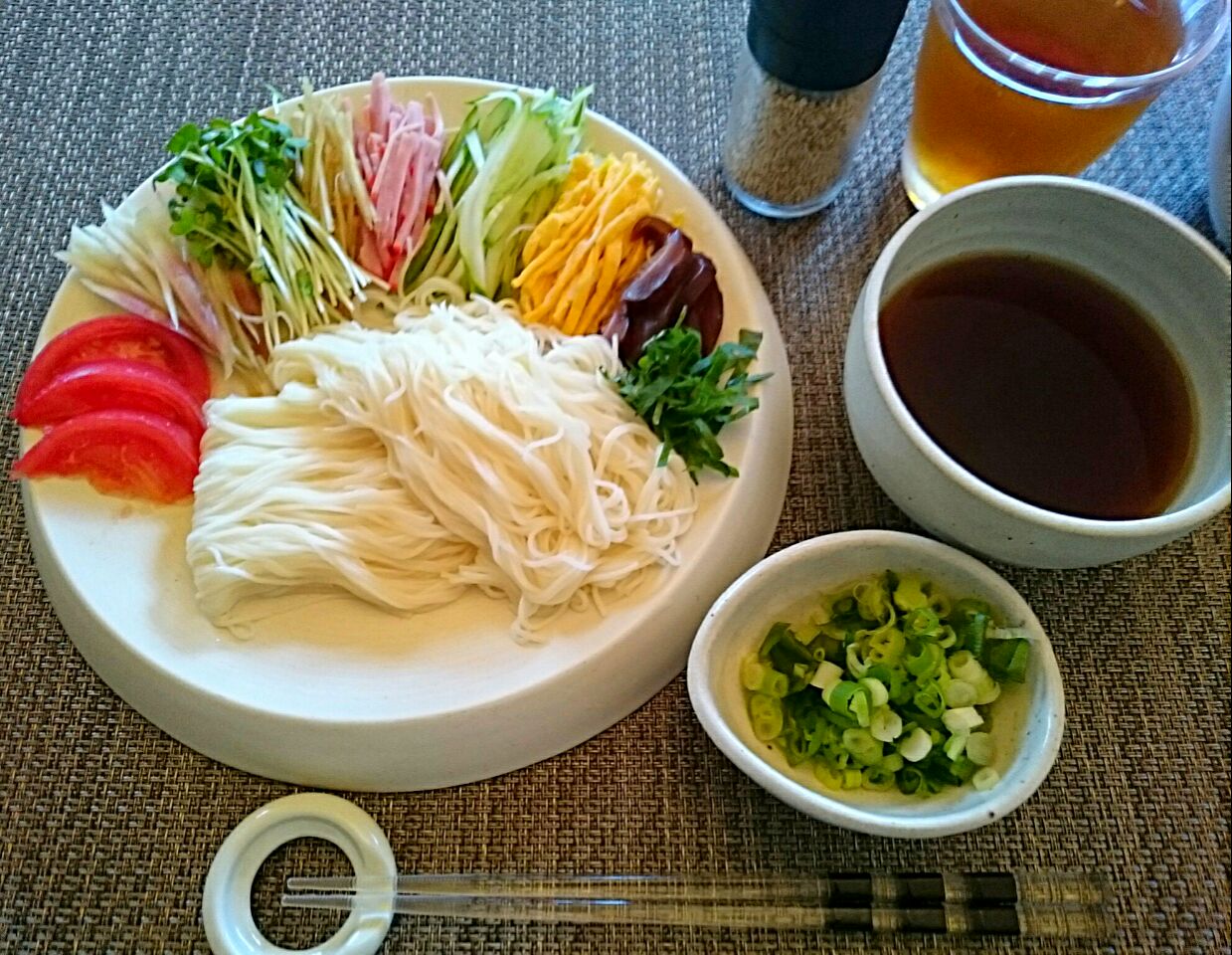 今朝は 薬味たっぷりお素麺♪ 干し椎茸の戻し汁からの 麺つゆが 美味