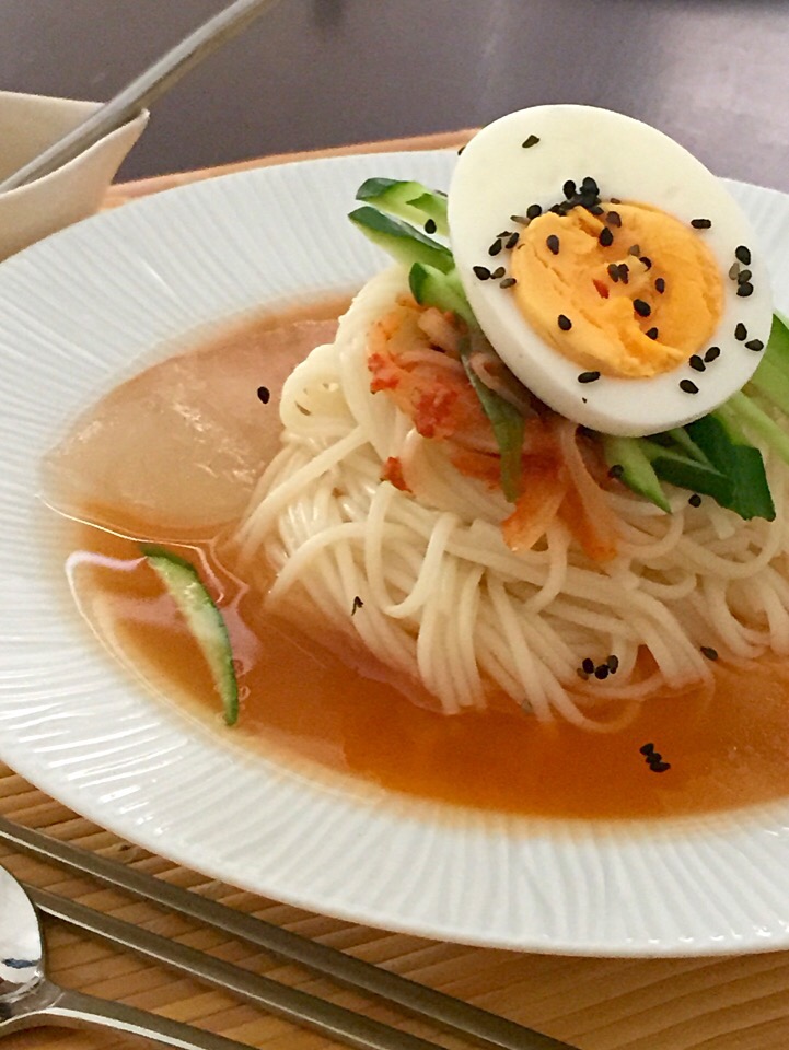 煮干しと野菜でとる韓国式出汁を凍らせておきました。韓国式素麺