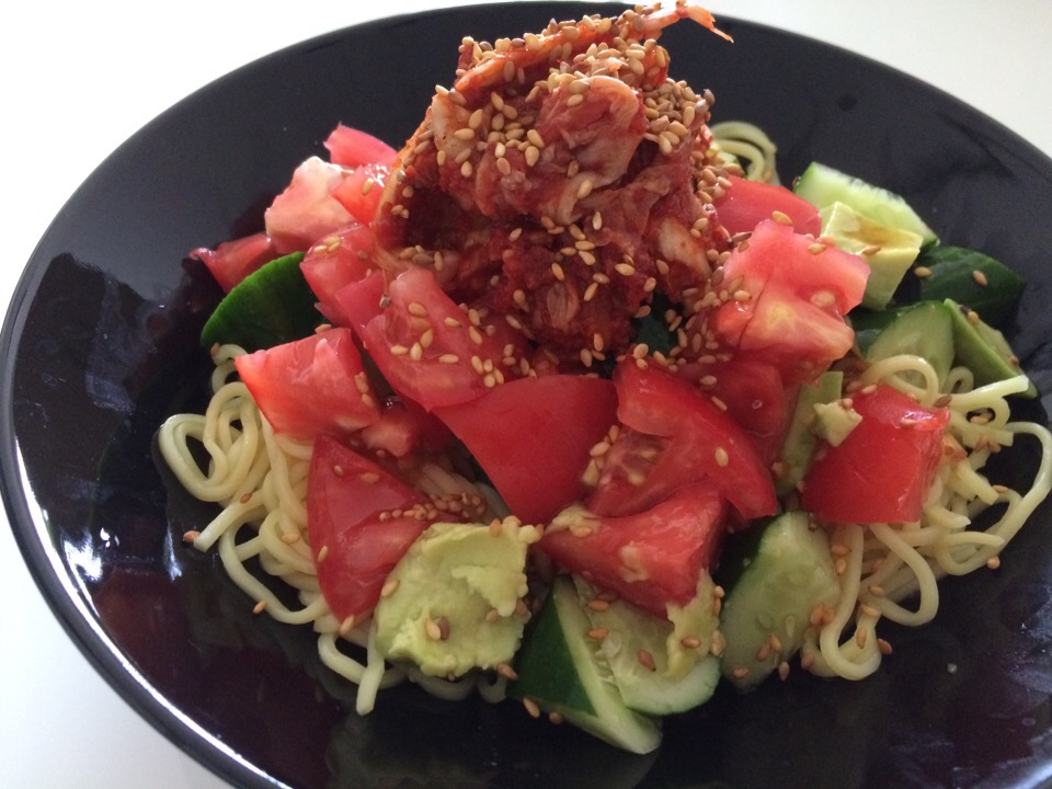 冷やし中華  キムチを乗せて冷麺風に