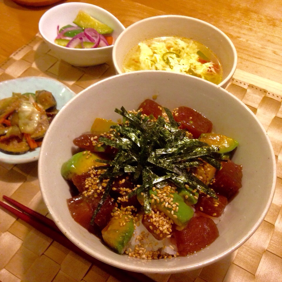 アボガド マグロ づけ丼