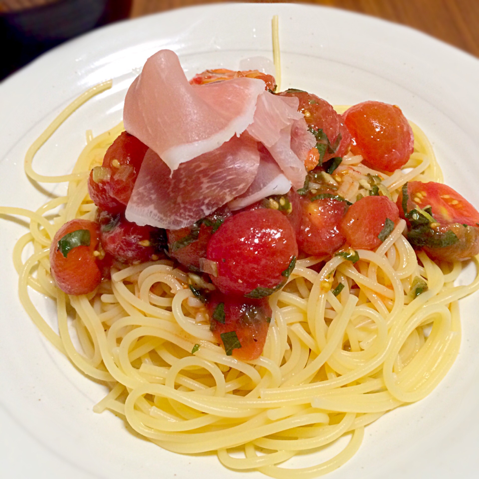 ミニトマトと生ハムの冷製パスタ