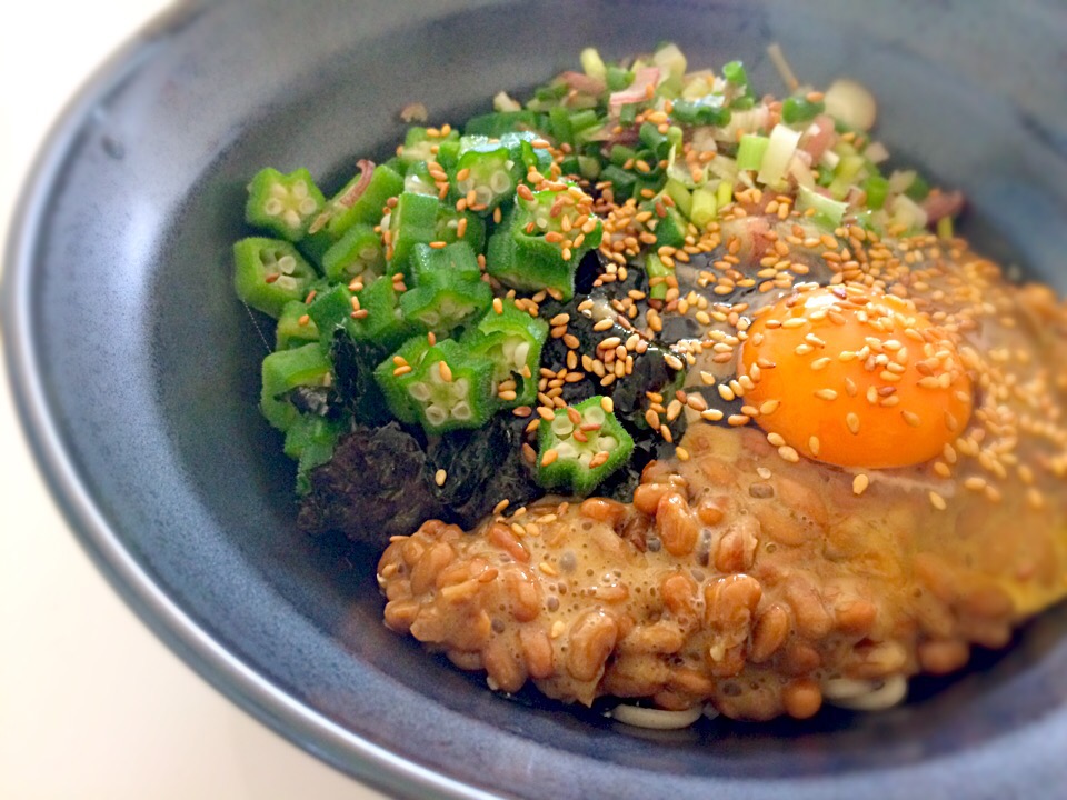 定番の納豆蕎麦でスタミナつけて