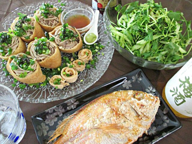 つまみ編で戸隠の生蕎麦いなり! 鯛の粗塩焼き、豆苗と香菜の山椒ポン酢サラダ