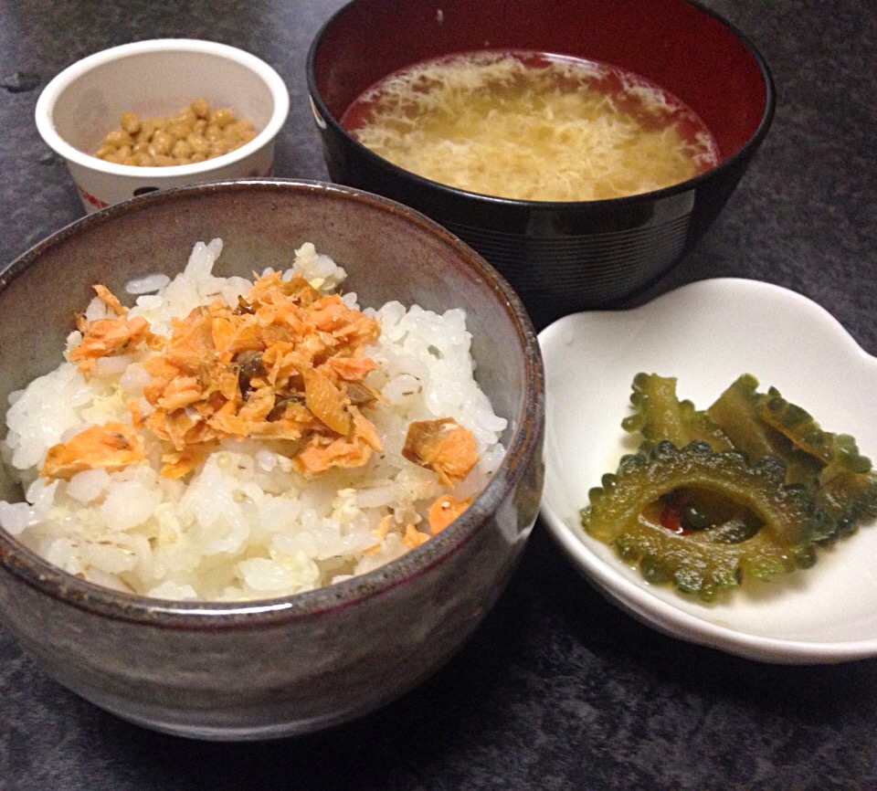 朝ごはん 鮭フレーク 納豆 ゴーヤ醤油漬け かき玉汁