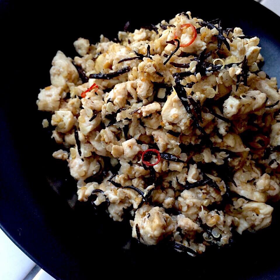 Spicy fried TOFU with quinoa & marine-plants“Me-Hijiki”/キヌアと芽ひじき入り、スパイシーな炒り豆腐
