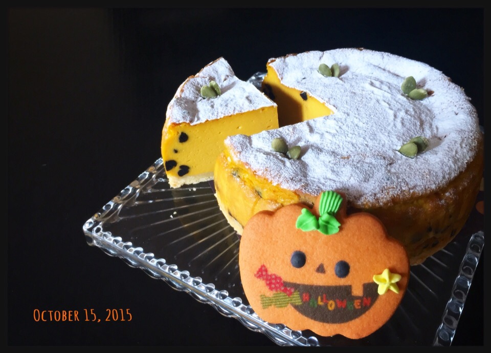 おかなちゃんの♪かぼちゃのチーズケーキ、くりくりいり〜( •ॢ◡-ॢ)-♡‥栗入ってません(⌒-⌒; )かわりにオレオチップ☆