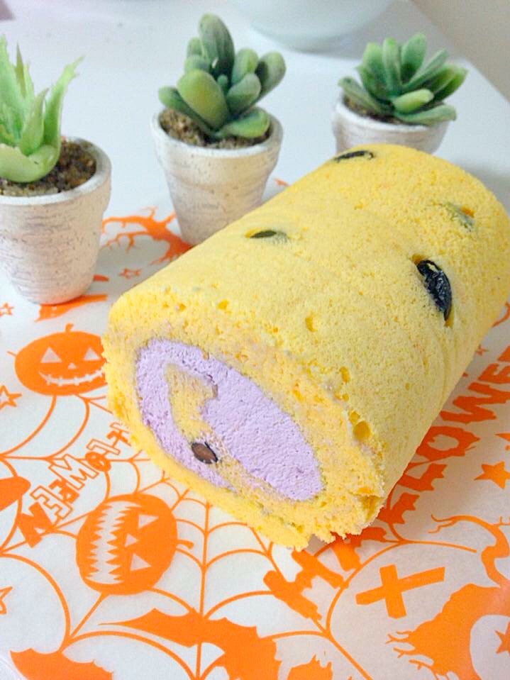 紫芋クリームのロールケーキ